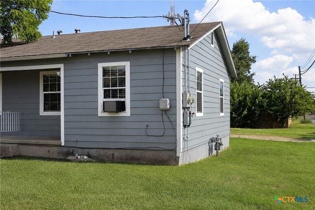 Photo - 122 W Avenue A