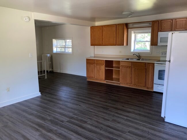 Building Photo - 932 Grampian Blvd Unit 3 Rental