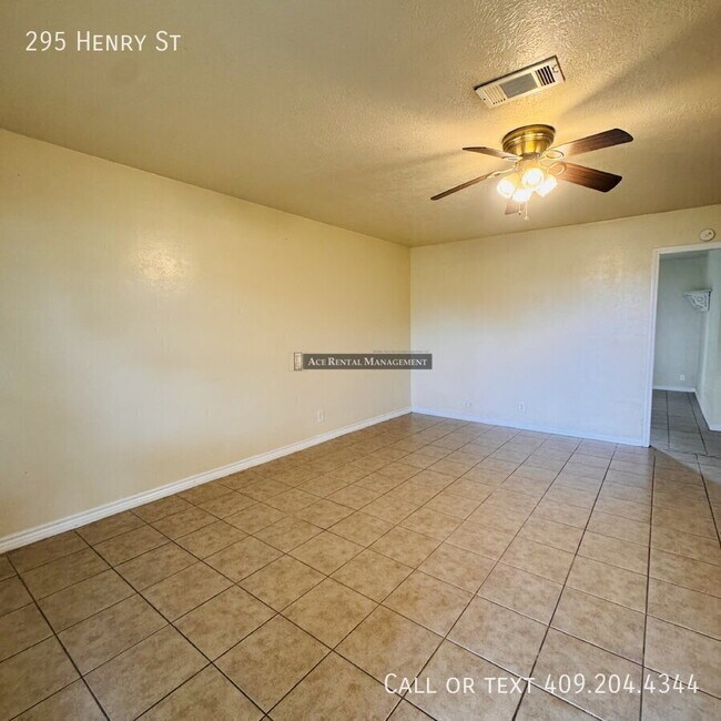 Photo - 295 Henry St