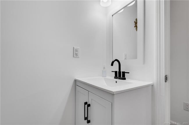 1 Alicia Ln Unit B