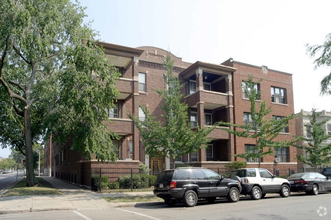 Building Photo - 3765 N Lakewood Ave