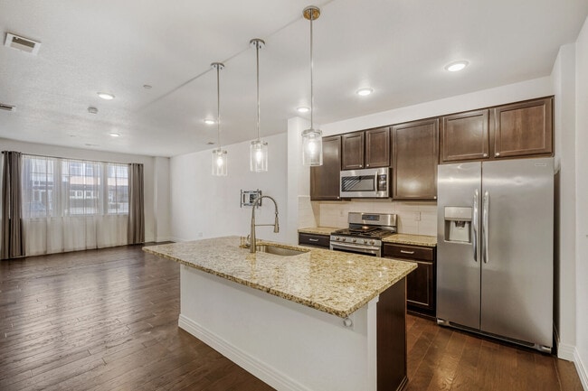 Photo - 1773 Spring Water Pt