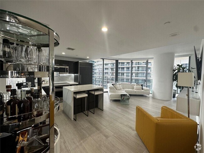 Building Photo - 45 SW 9th St Unit 2501 Rental
