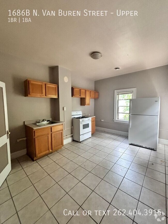 Building Photo - One Bedroom Upper - Prime Location. Unit Upper Rental