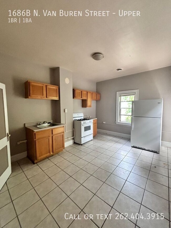 One Bedroom Upper - Prime Location. - One Bedroom Upper - Prime Location. Apartment Unit Upper