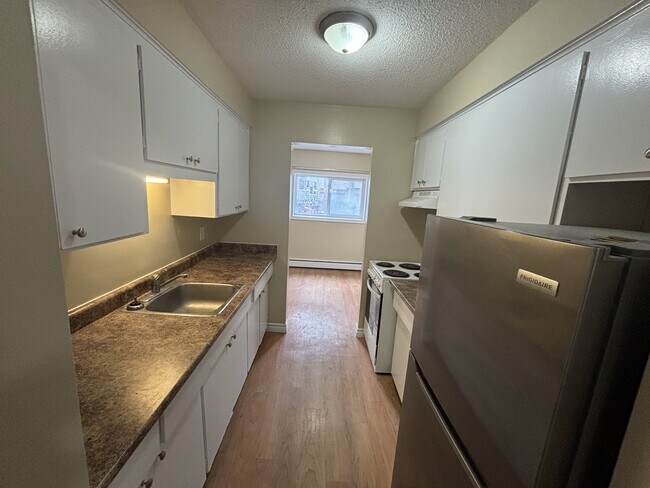 Photo - 30-30 Westmount Rd W Unit 9