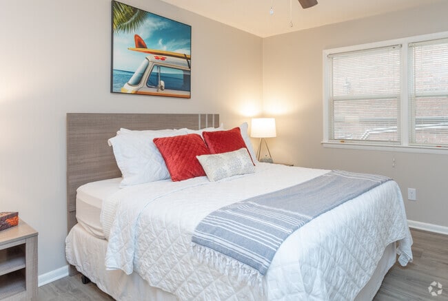 1BR, 1BA - 616SF - Bedroom