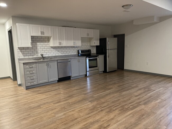 Photo - 194 Christina St S Unit 4