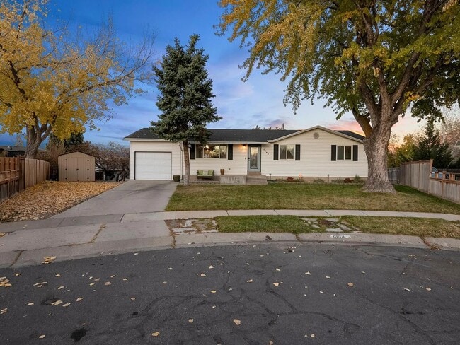 Building Photo - Beautiful 4 Bedroom Home in Sandy!