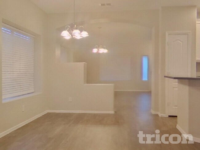 Photo - 11638 W Jackson St