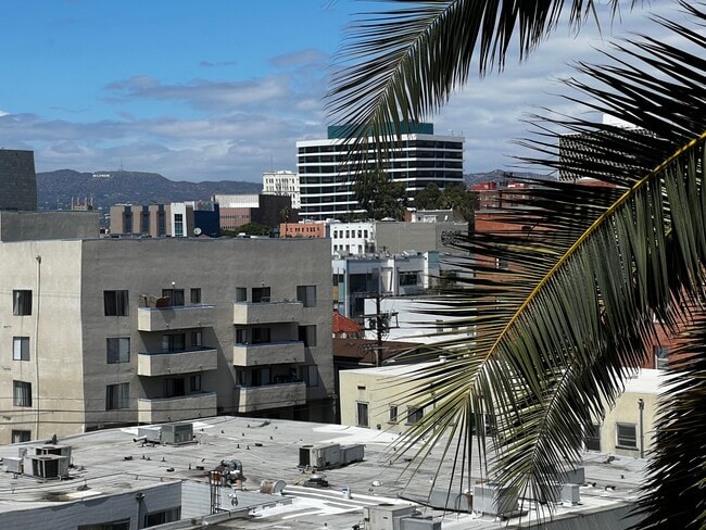 Hermosas vistas - 2121 James M Wood Blvd Unidad 415