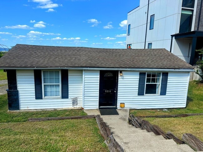 Building Photo - 6014 Hill Cir Dr