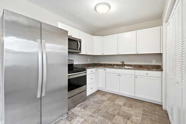 Photo - 304 W Pine St