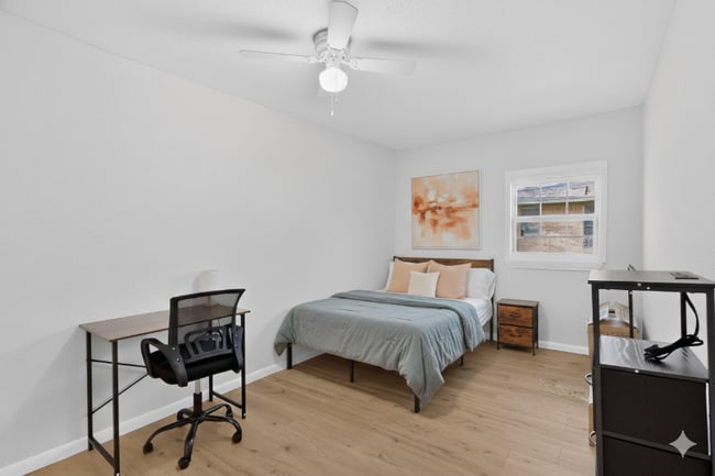 Photo - 404 Nottingham Dr