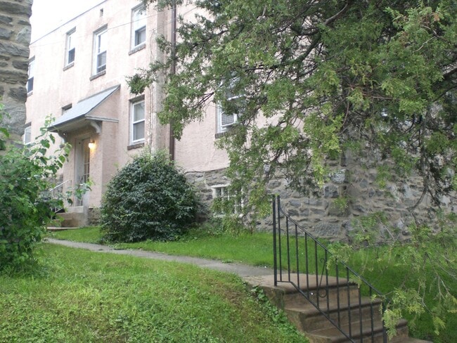 Building Photo - 2321 Haverford Rd Unit 2-D Rental
