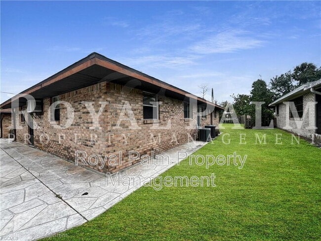 Photo - 27917 Washington St