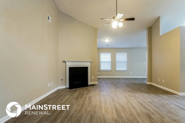 Photo - 431 Bridgestone Ln