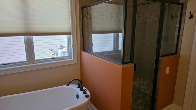 Baño principal - 1317 NE 51st St