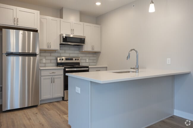 2BR, 2BA - 858SF - Kitchen