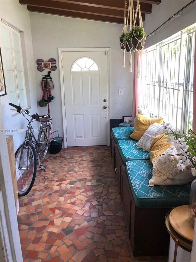 Photo - 551 NE 69th St