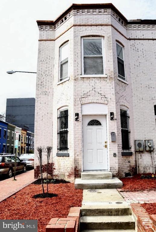 Building Photo - 916 3rd St NE Rental