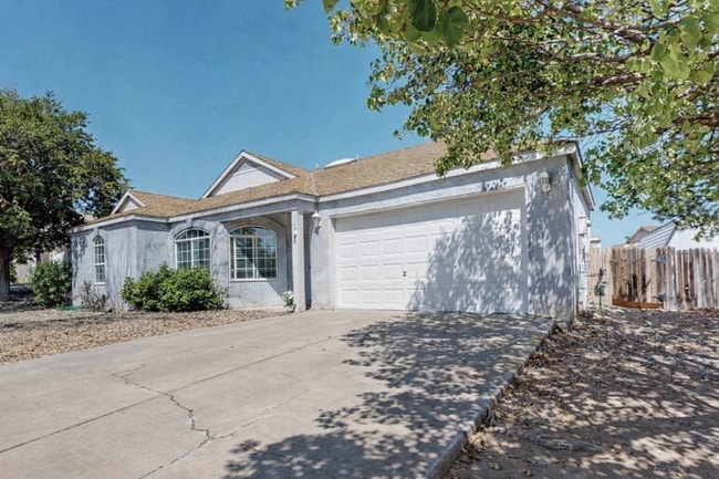 Building Photo - 1744 Blueberry Dr NE