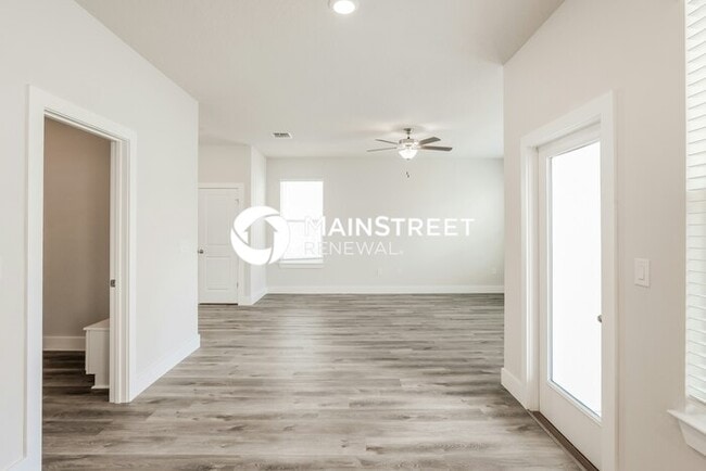 Photo - 3 Bedroom Pet-Friendly Home in Deland, FL with Main Street Renewal