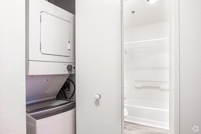 2HAB, 2BA - 970 ft²