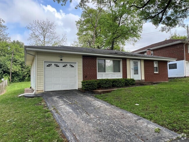 Building Photo - 6911 Pine Ridge Dr Rental