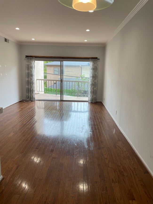 Photo - 612 S Barrington Ave Unidad #216