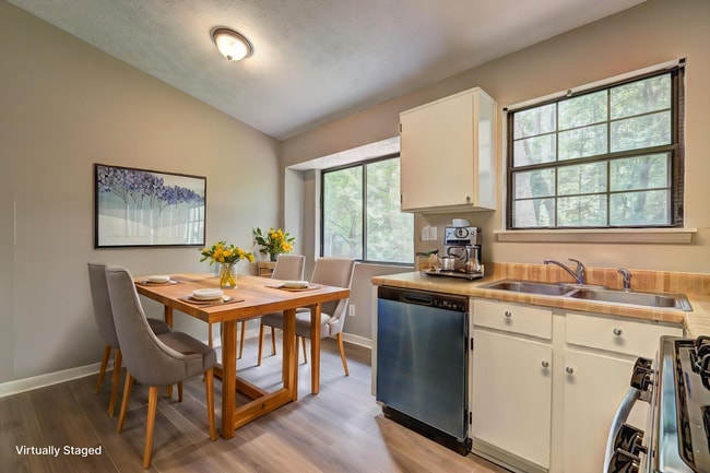 Photo - 129 Lester Rd NW Unidad Room # 4