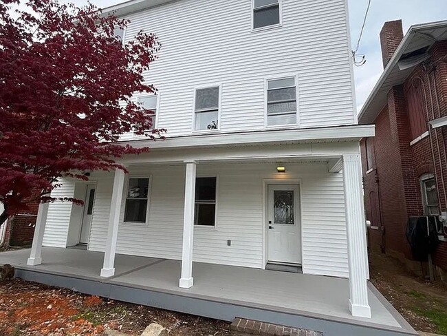Building Photo - Route 309 Unit Right