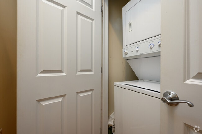 3BR, 1BA Laundry