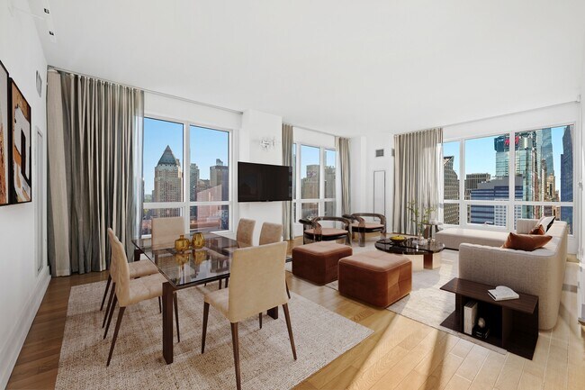 Photo - 350 W 42nd St