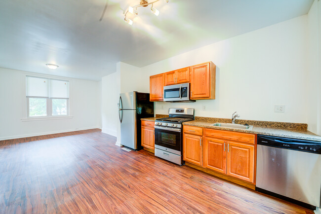 AVAILABLE AUGUST - RENOVATED 2+ Bedroom H... - AVAILABLE AUGUST  - RENOVATED 2+ Bedroom H... House