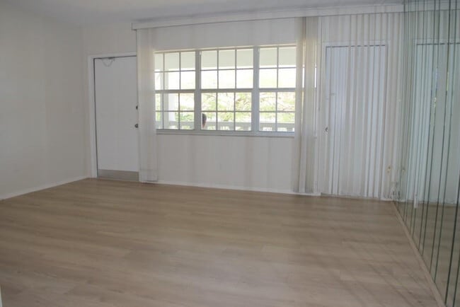 Photo - 5200 NE 24th Terrace Unidad C306