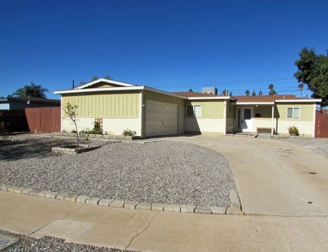 4BR/2BA house with fenced backyard in South Redlands - 4BR/2BA house with fenced backyard in South Redlands