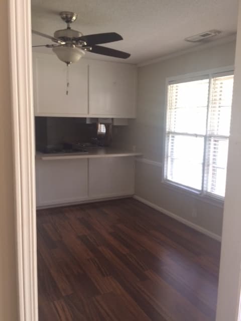 Photo - 819 Tammy St SW