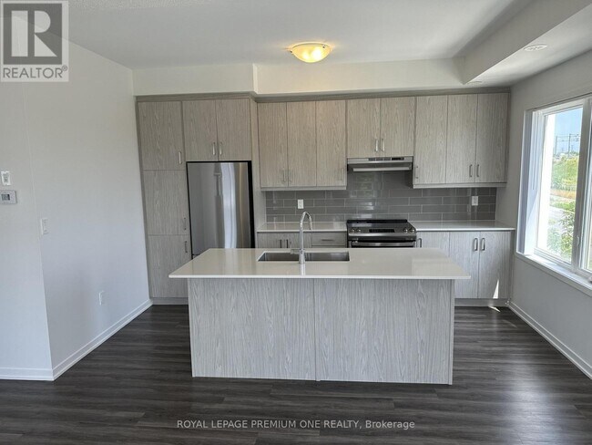 Photo - 150 Honeycrisp Cres