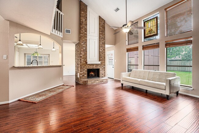 Photo - 602 Crestwood Dr