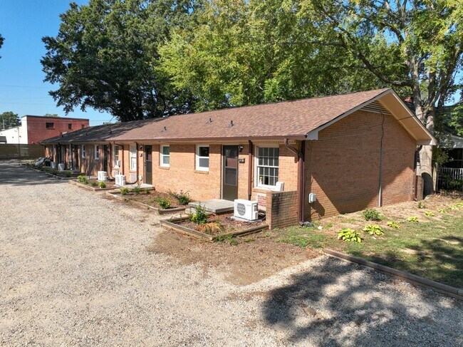 Building Photo - 745 Arbor St NE Rental
