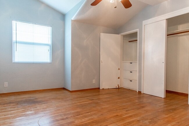 Building Photo - 3 bedroom 2 bath renovated home with swimm...