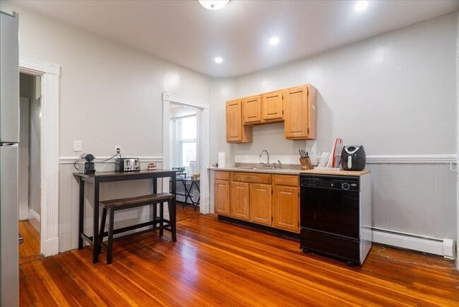 Building Photo - 862 Huntington Ave Unit 3