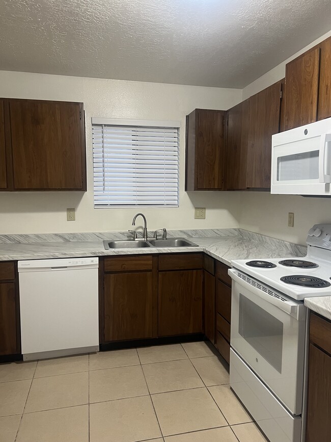 Photo - 629 Kingman Ave Unit C