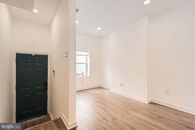 Photo - 1440 Ward St