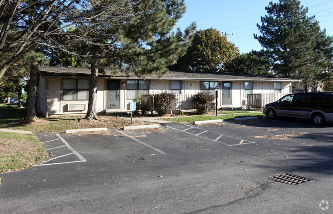 Winthrop Court - Winthrop Court Apartments