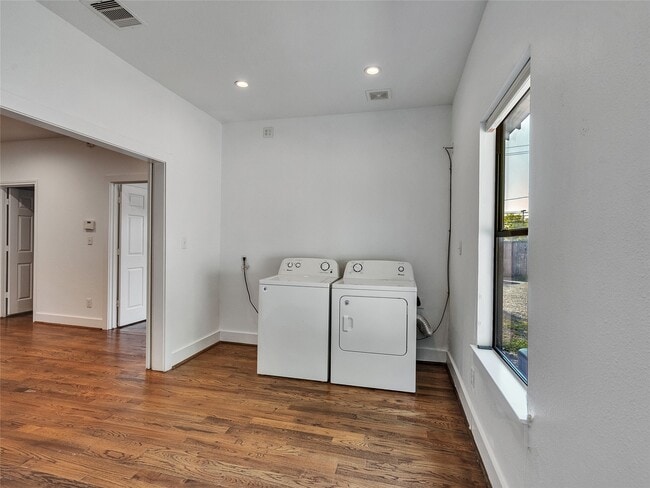 Photo - 4730 Bell St