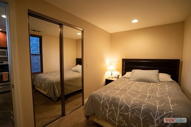 Photo - 2104 W Roscoe St Unit 2