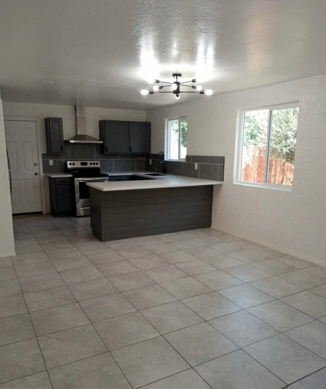 Photo - 2520 W Vista Ave Unidad #D