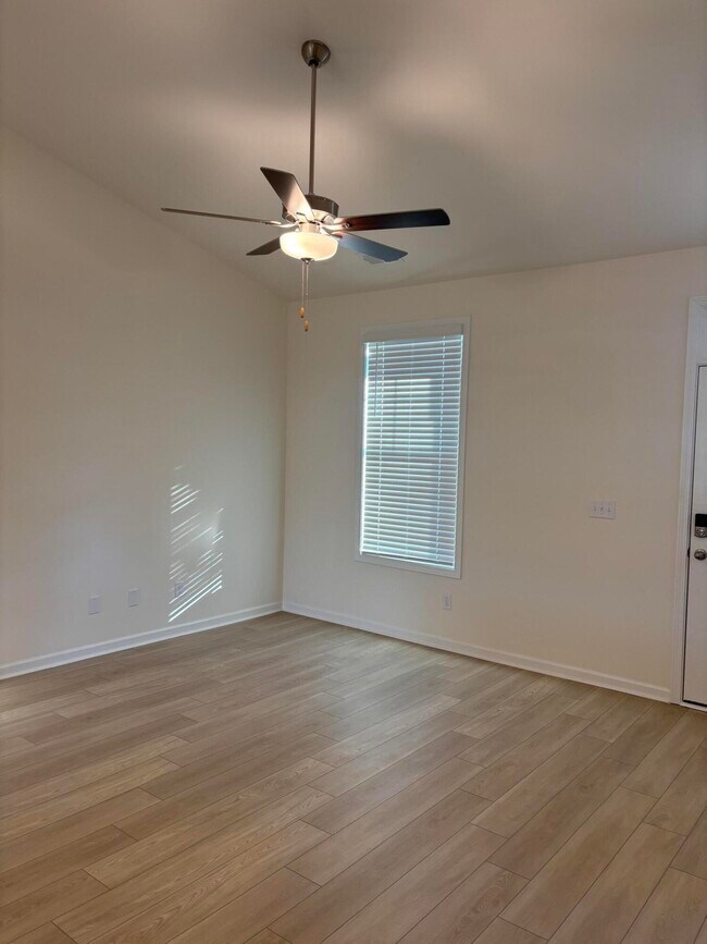 Photo - 370 Acorn St